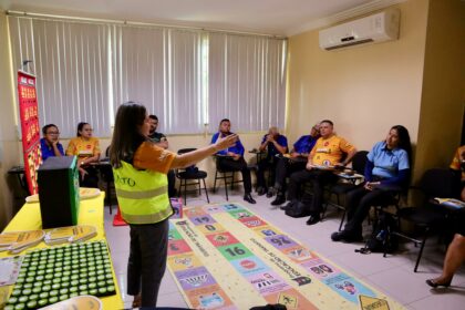Prefeitura de Manaus leva projeto ‘Condutor Consciente’ à empresa Vega para reforçar boas práticas no transporte urbano