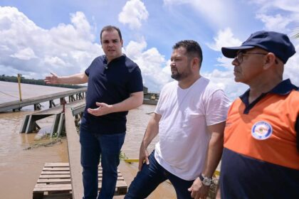 Após articulação de Roberto Cidade junto ao DNIT, balsa para porto provisório chega a Borba e deve entrar em operação no dia 15 deste mês