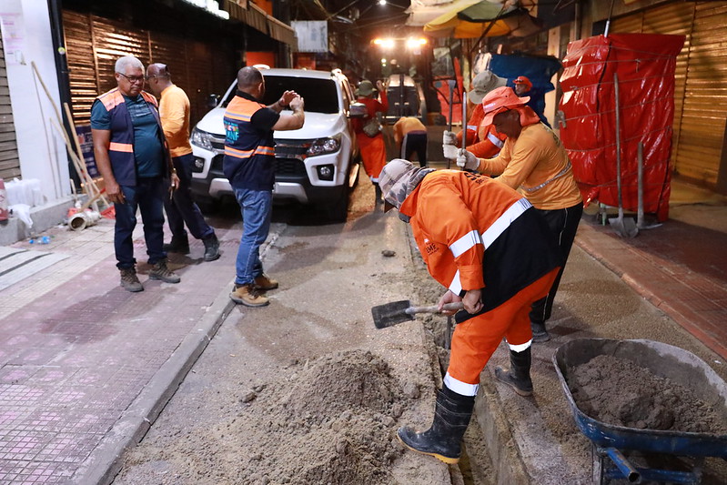 Prefeitura de Manaus trabalha na revitalização da drenagem superficial da rua Marechal Deodoro