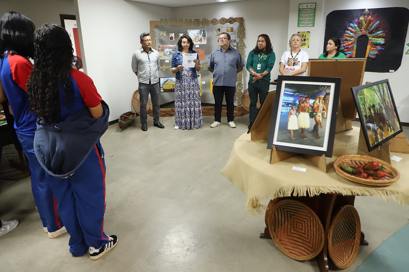 Prefeitura de Manaus inicia exposição ‘Universos Culturais Indígenas Amazônicos’ para alunos da rede municipal