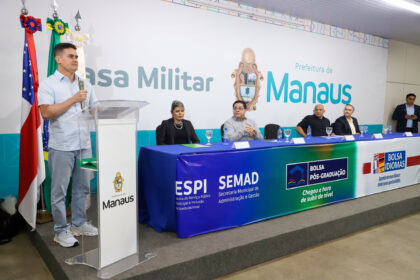 Prefeito David Almeida lança mais de 96 mil bolsas de estudos