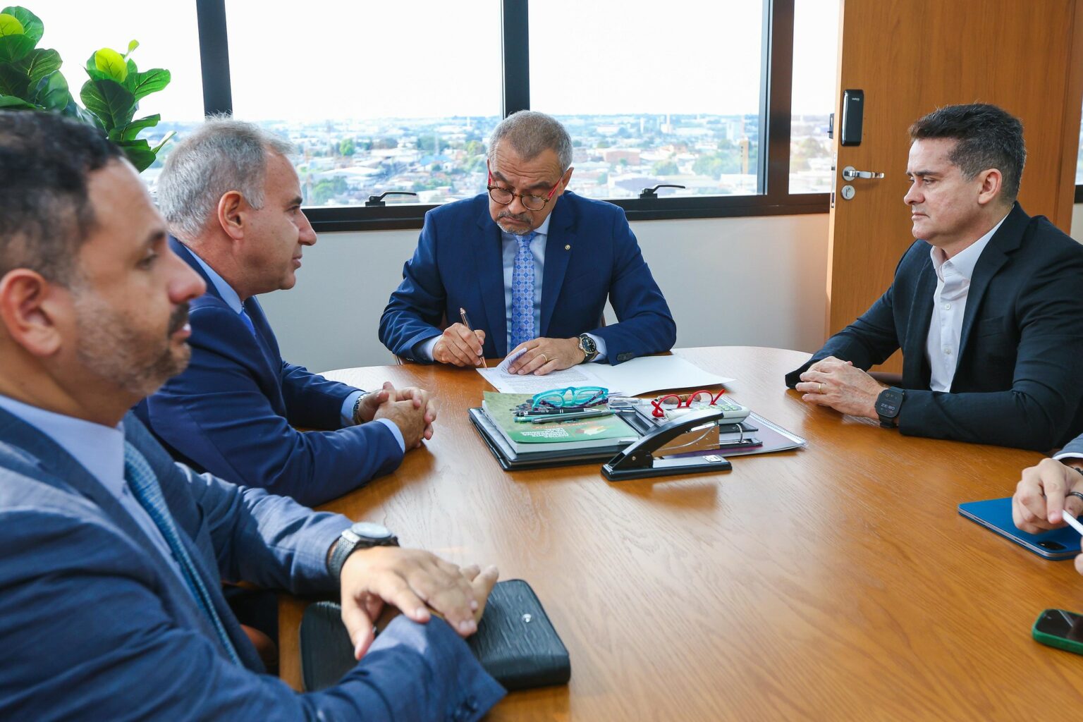 Acordo com TJ-AM para perdoar 200 mil ações de dívidas pequenas da justiça