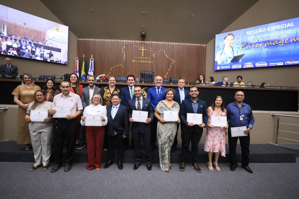 Sinésio Campos participa da celebração do Dia Internacional da Enfermagem na Aleam Sinésio Campos participa da celebração do Dia Internacional da Enfermagem na Aleam