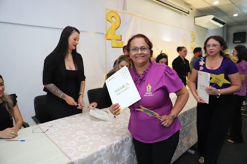 Profissionais da Prefeitura de Manaus assinam pacto educacional