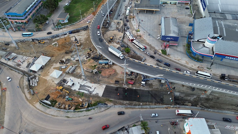Prefeitura de Manaus concreta a última laje da rotatória do complexo viário Rei Pelé