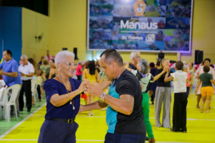 Baile Rosas de Maio celebra a elegância da terceira idade