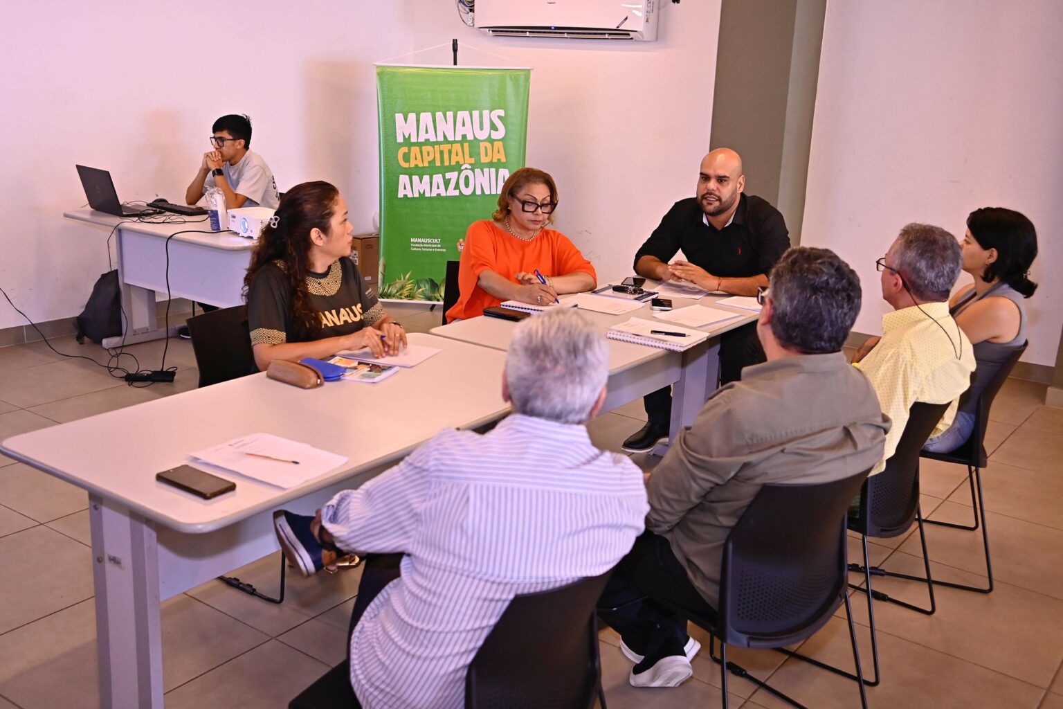 Reunião técnica para discutir a revitalização do Basa no Centro