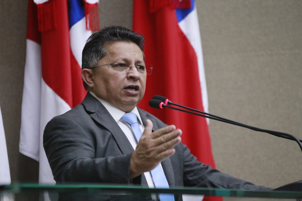 A pedido de Sinésio Campos, senador Omar Aziz apresenta emenda para ampliar alcance da Tarifa Social de Energia