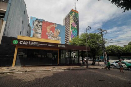 Governo do Amazonas inicia entrega de crachás profissionais para Guias de Turismo