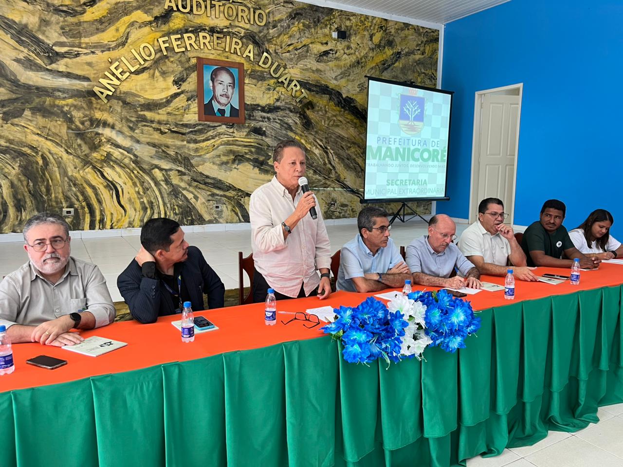 Adjuto Afonso discute adensamento da cadeia da borracha em Manicoré