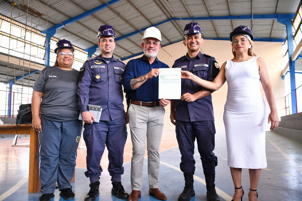Cabo Maciel destina R$ 80 mil para reforma da quadra do CMPM II