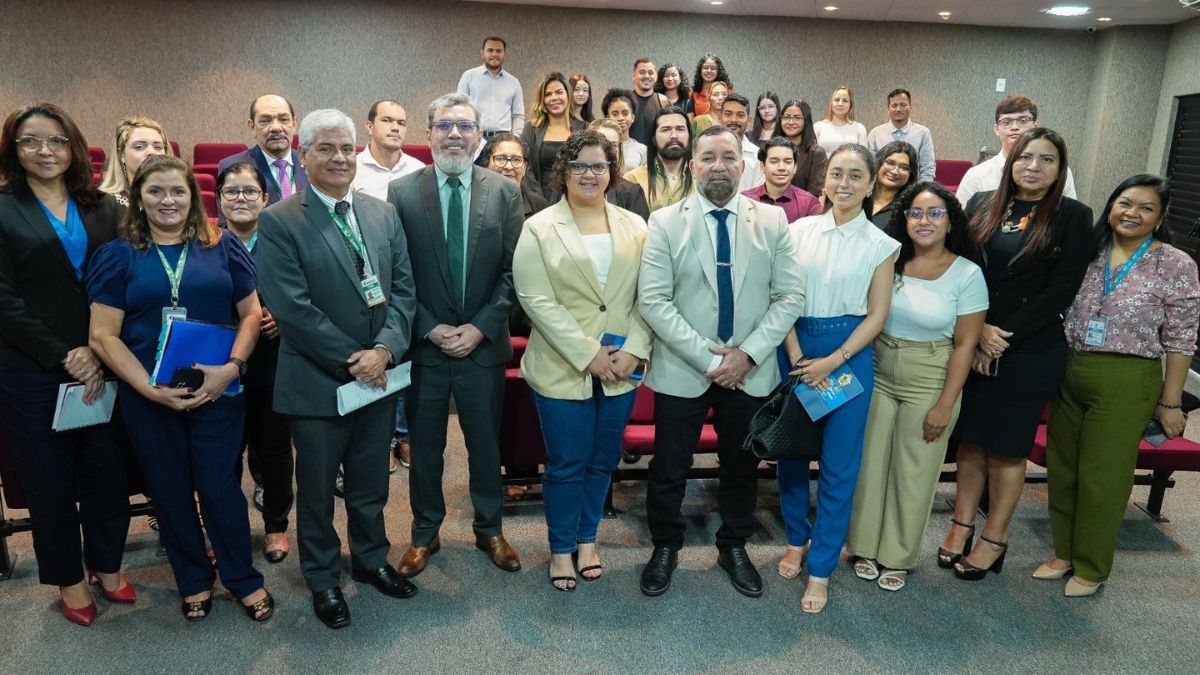 Câmara Municipal de Manaus recebe estudantes de Direito para vivência prática do processo legislativo