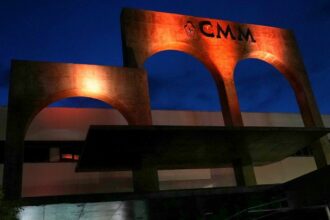 Câmara Municipal de Manaus tem fachada iluminada em apoio ao ‘Maio Laranja’