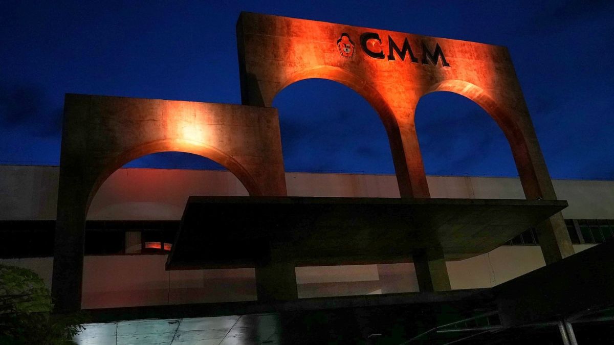 Câmara Municipal de Manaus tem fachada iluminada em apoio ao ‘Maio Laranja’