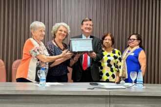 Câmara Municipal homenageia Nádia Vettori com o título de cidadã de Manaus