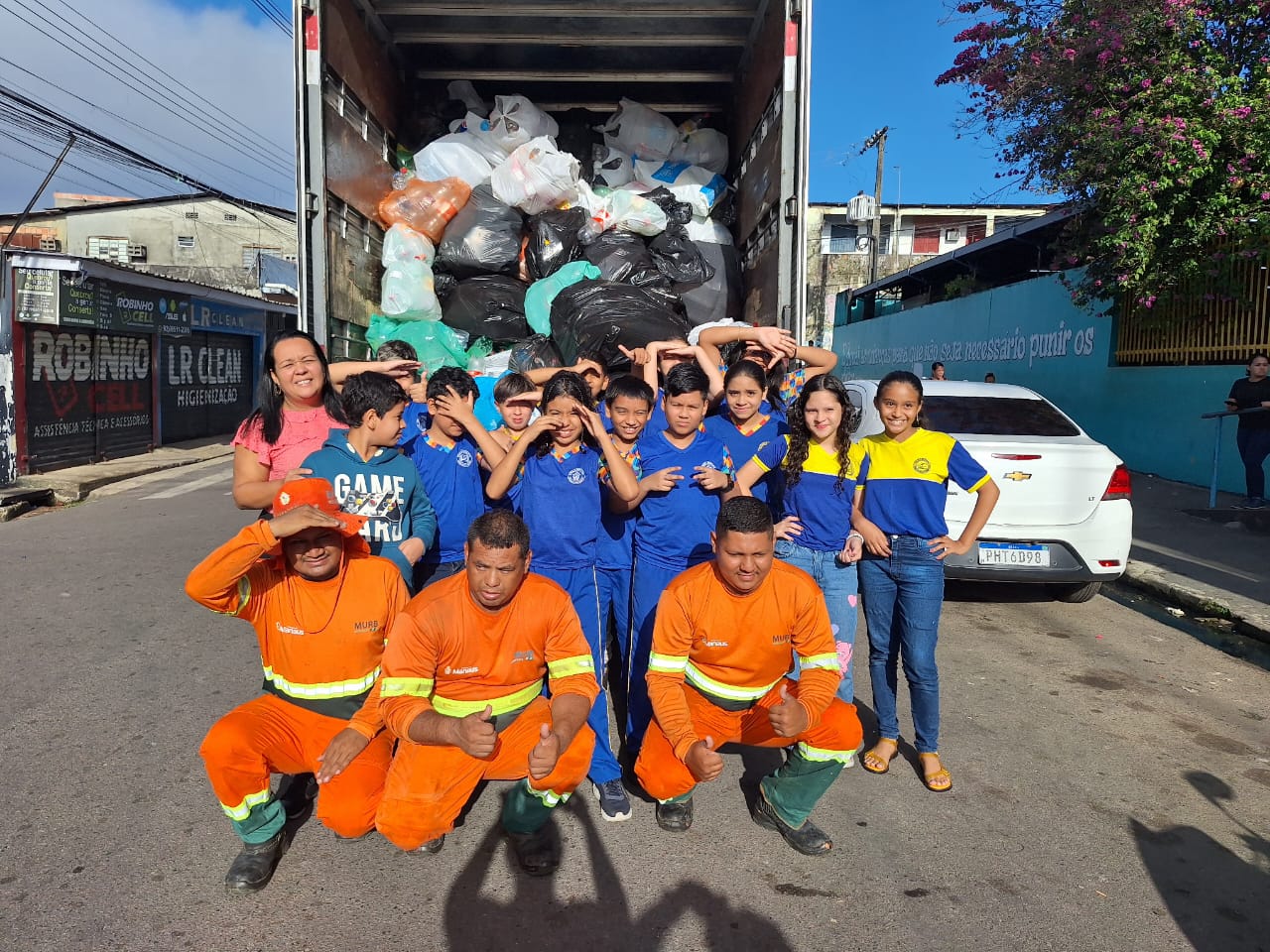 Alunos de escola municipal arrecadam cerca de 6 mil garrafas PET em campanha da Prefeitura de Manaus