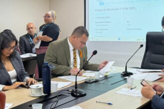 Comissão aprova PLs de Raiff Matos que blindam crianças da apologia ao crime e da violência doméstica