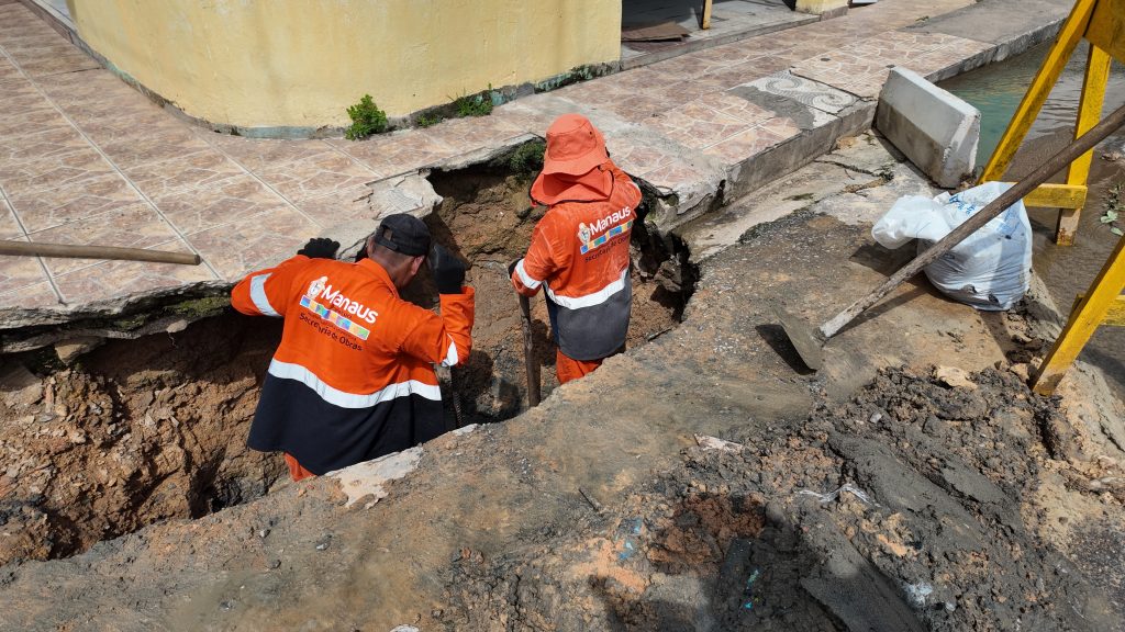 Prefeitura remove mais de 10 toneladas de resíduos em desobstrução de rede de drenagem no bairro Betânia