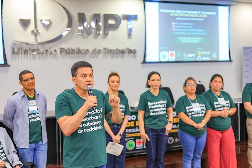 Delegado Péricles participa de Encontro dos Catadores e reforça compromisso com políticas públicas para a categoria