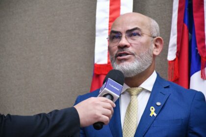 Deputado Cabo Maciel apresenta requerimentos para recuperação viária e revitalização da orla central de Maués