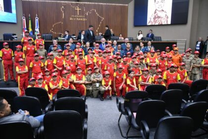 Deputado Cabo Maciel homenageia herói mirim Benjamin Noah em Cessão de Tempo na Aleam