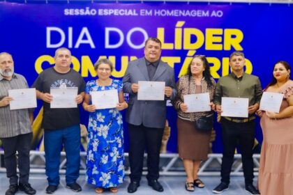 Deputado Carlinhos Bessa homenageia lideranças comunitárias pelo seu compromisso e dedicação ao povo amazonense