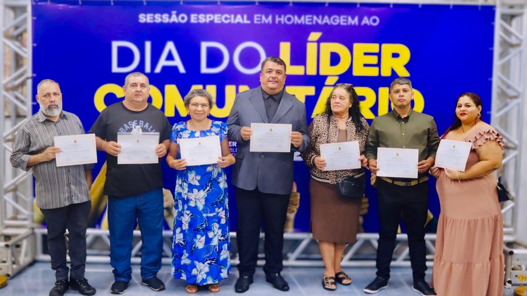 Deputado Carlinhos Bessa homenageia lideranças comunitárias pelo seu compromisso e dedicação ao povo amazonense
