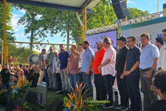 Deputado Felipe Souza acompanha agenda do governador Wilson Lima em Barcelos e Tefé com entregas à população