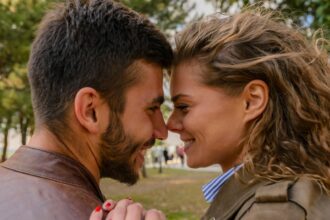 Casais que se Escolhem Todos os Dias: O Amor na Rotina, Sem Glamour, Mas com Verdade