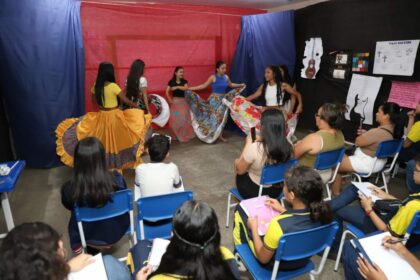 EETI Vicente Schettini realiza sarau cultural unindo arte e educação