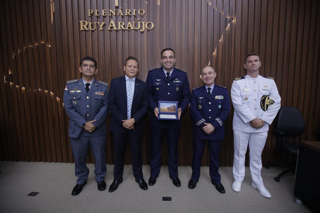 Em Sessão Especial na Aleam, Adjuto Afonso homenageia os 55 anos de atuação do Esquadrão Arara da FAB