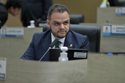 Em defesa dos animais domésticos, Aldenor Lima faz vereadores modificarem voto e PL é retirado de pauta
