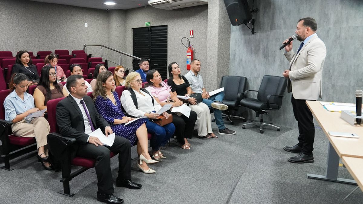 Estudantes de Direito realizam visita técnica à Câmara Municipal de Manaus