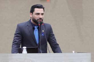 Eurico Tavares apresenta números de apagões, cita prejuízos e repudia adiamento da visita da Amazonas Energia à CMM