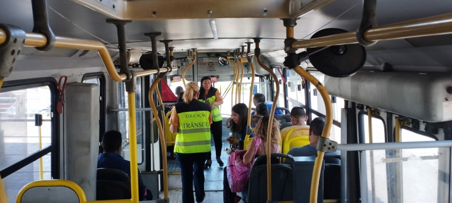 Prefeitura de Manaus faz ação educativa no Terminal 5, no São José