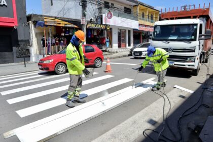 Implantação de sinalização viária no bairro Novo Aleixo
