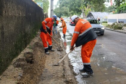 Prefeitura realiza ação preventiva no bairro São José Operário para evitar alagamentos