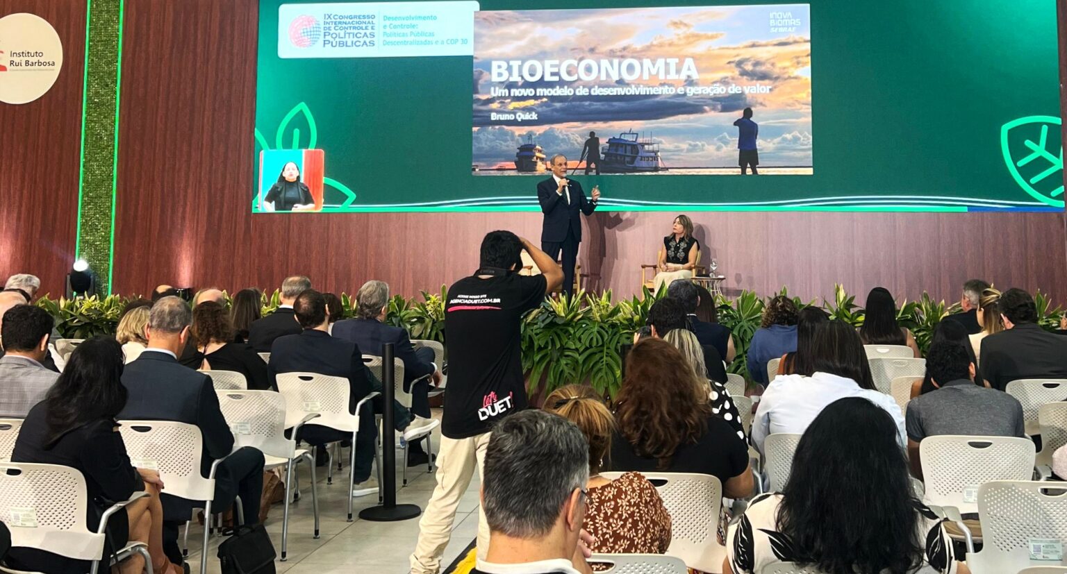 Prefeitura participa de congresso internacional que discute controle e políticas públicas em Manaus