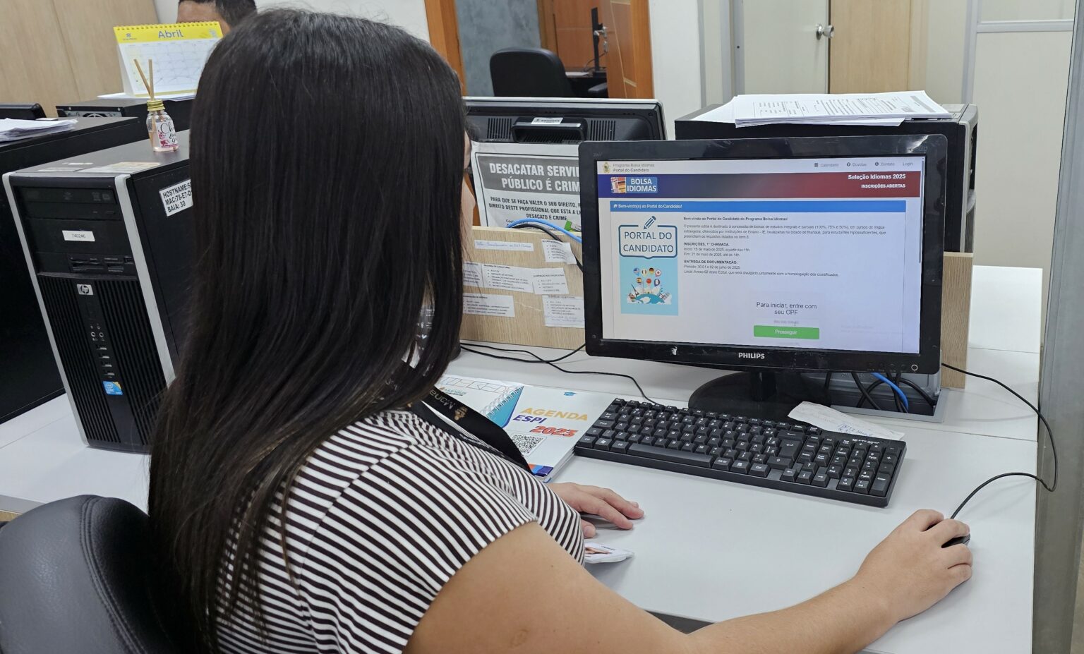 Prefeitura orienta candidatos para preenchimento correto do formulário de inscrição para programas Bolsa Idiomas e Pós-Graduação