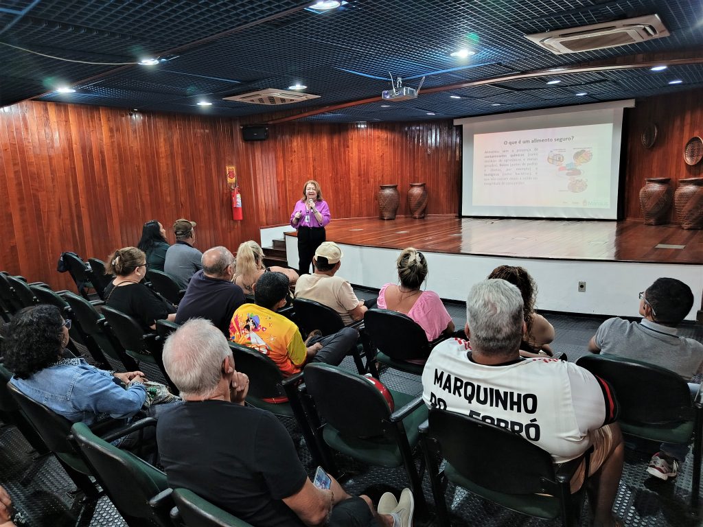 Visa Manaus capacita permissionários de venda de alimentos do 67º Festival Folclórico do Amazonas