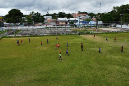 Observador de clube profissional avalia jovens talentos do Instituto “Bom de Bola”