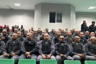 Polícia Militar do Amazonas treina efetivo para atuar em situações de crise, distúrbios civis e intervenções de alto risco