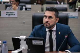 Paulo Tyrone cobra explicações sobre blecautes e danos elétricos em Manaus
