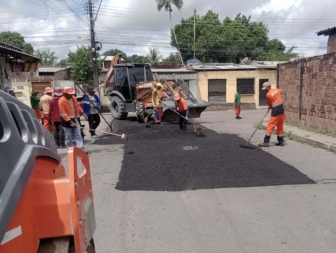 Prefeitura de Manaus realiza serviços de infraestrutura nas zonas Norte e Leste