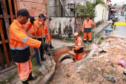 Prefeitura de Manaus recupera rede de drenagem profunda comprometida pelo acúmulo de lixo no bairro Jorge Teixeira