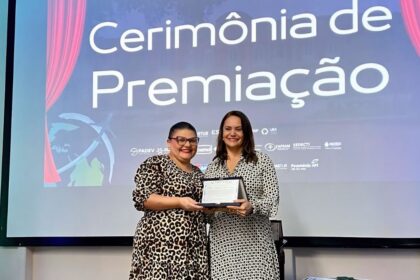 Professora Jacqueline é homenageada no 6º Prêmio de Turismo Maria Helena Fonsêca