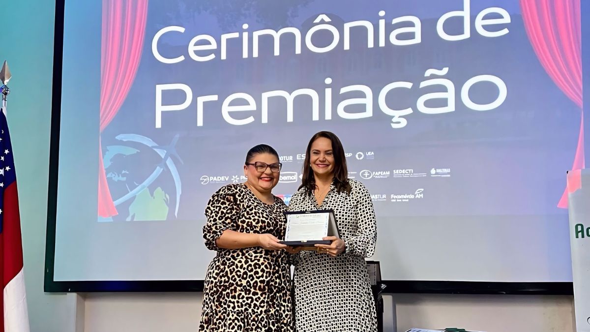 Professora Jacqueline é homenageada no 6º Prêmio de Turismo Maria Helena Fonsêca