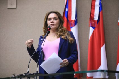 Projeto aprovado por Alessandra Campelo desarma policiais violentos e aumenta proteção às mulheres no Amazonas