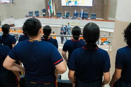 Projeto da Escola do Legislativo leva alunos do CMPM IV à Câmara Municipal de Manaus