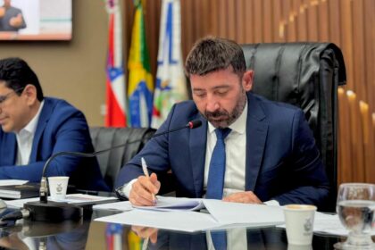 Requerimento de Carlinhos Bessa contribui para avanço de obras no porto de Tefé